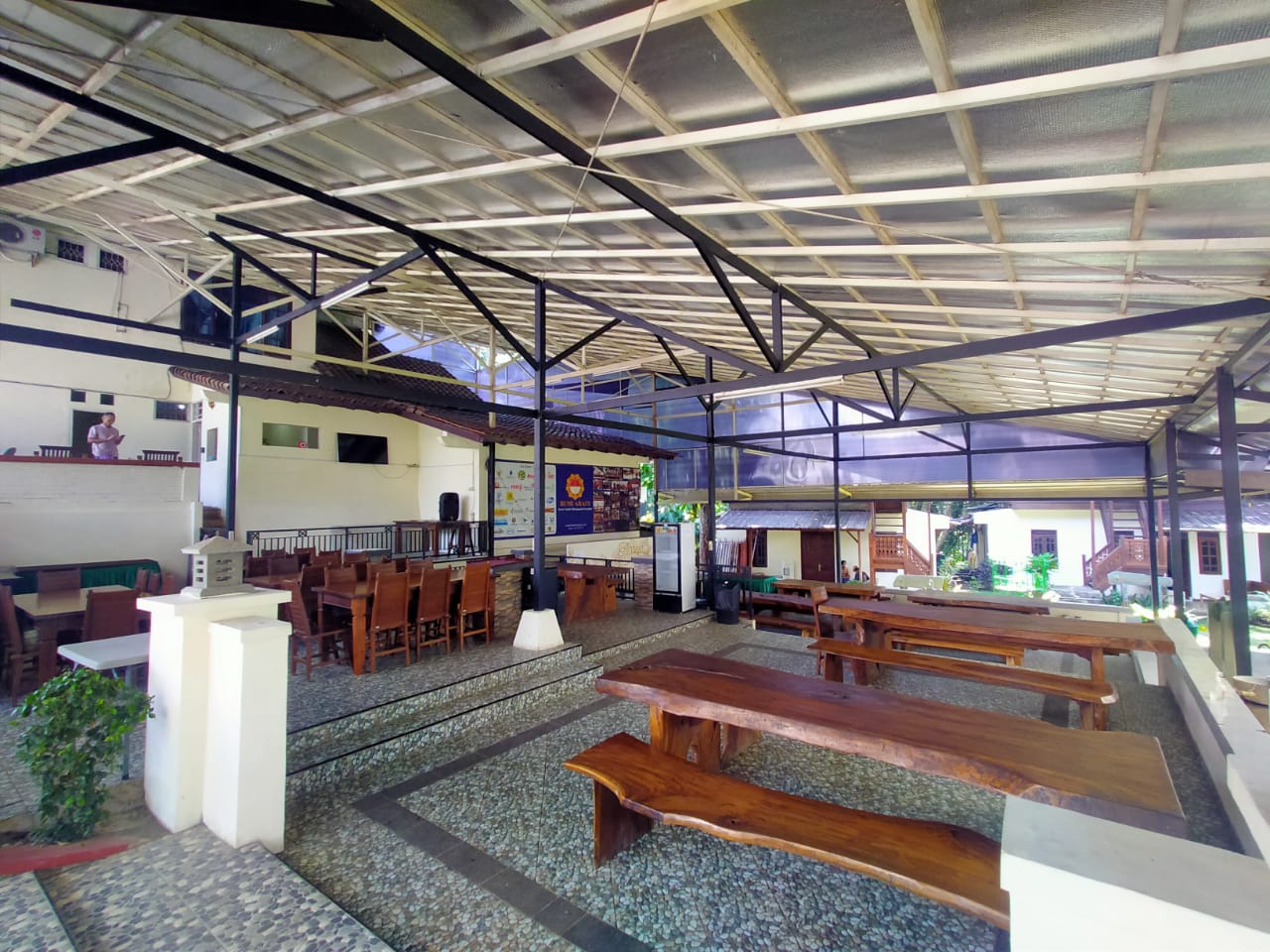 Restoran di sekitar Bumi Arasy